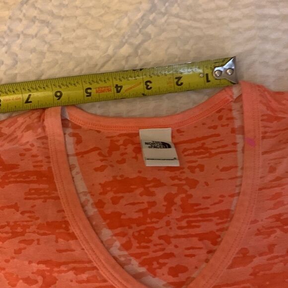 THE NORTH FACE, V neck, floral T shirt, new condition - Picture 9 of 11